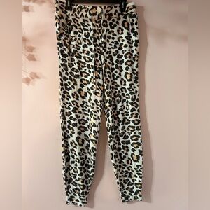Fornia cheetah print lounge pants. Women’s size large, viscose super soft fabric
